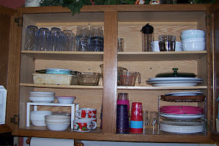Organized plates and bowls cabinet