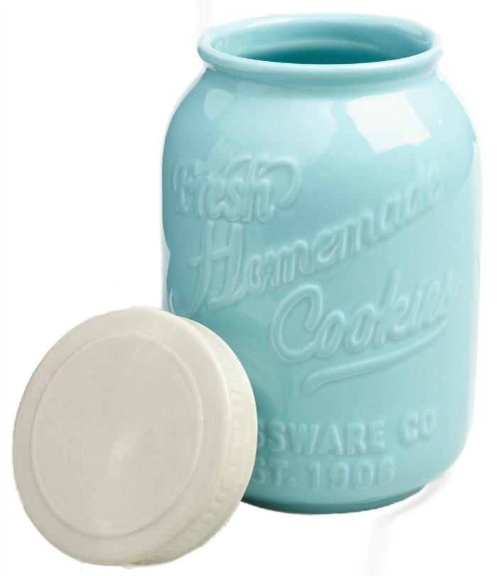Mason Jar gift ideas: Mason Jar cookie jar, for a both beautiful and functional decoration on your kitchen counter {featured on Home Storage Solutions 101}