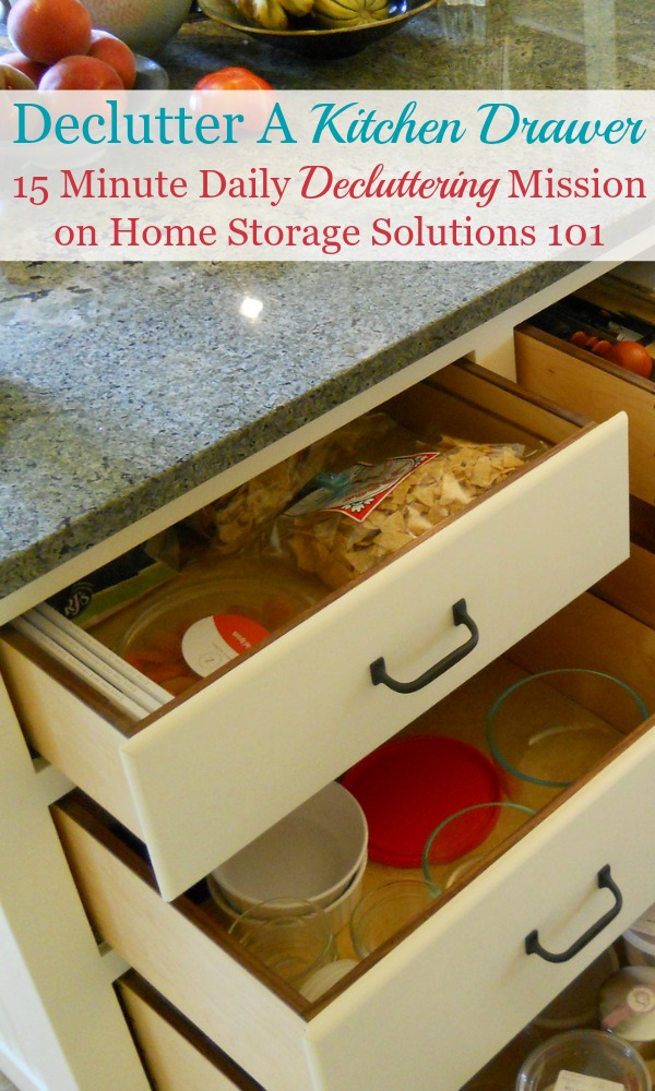 How to #declutter kitchen drawers, with step by step instructions {on Home Storage Solutions 101} #Decluttering #KitchenOrganization