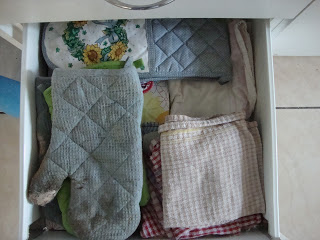 How To Declutter Potholders & Oven Mitts