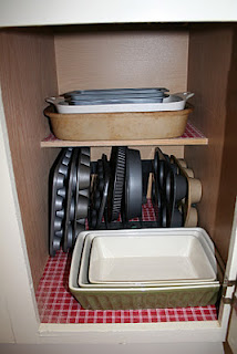 Storing muffin pans and other large baking dishes