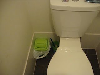 Trash can for bathroom